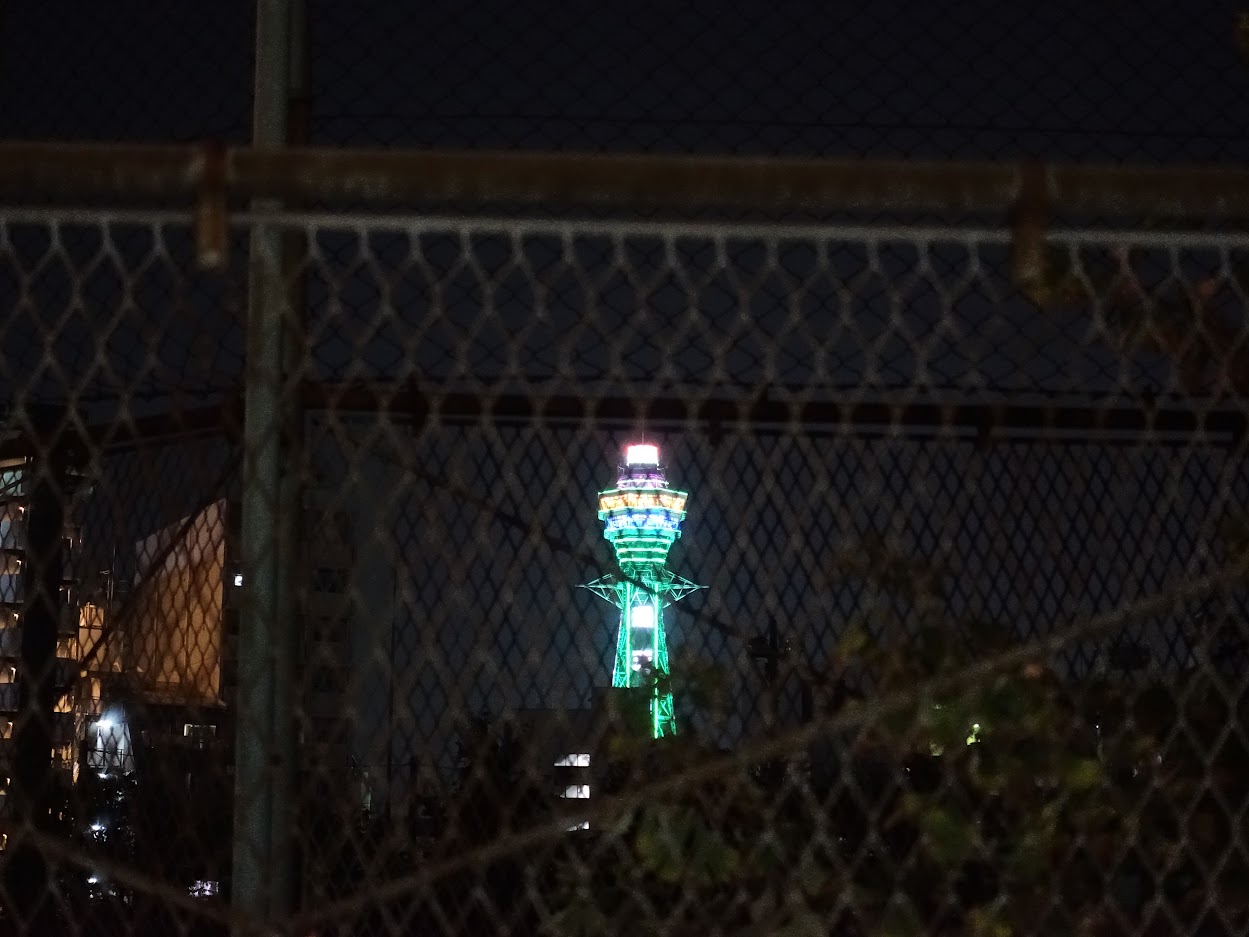 Picture of the Osaka tower at night